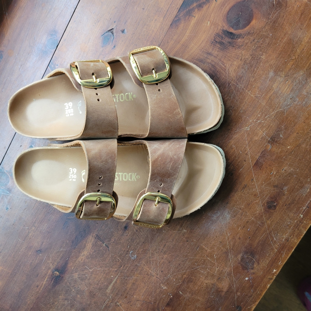 EUC- Birkenstock Arizona Big Buckle Sandals in brown oiled leather Size 39